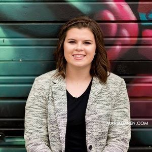 Meet your Posher, Abigail